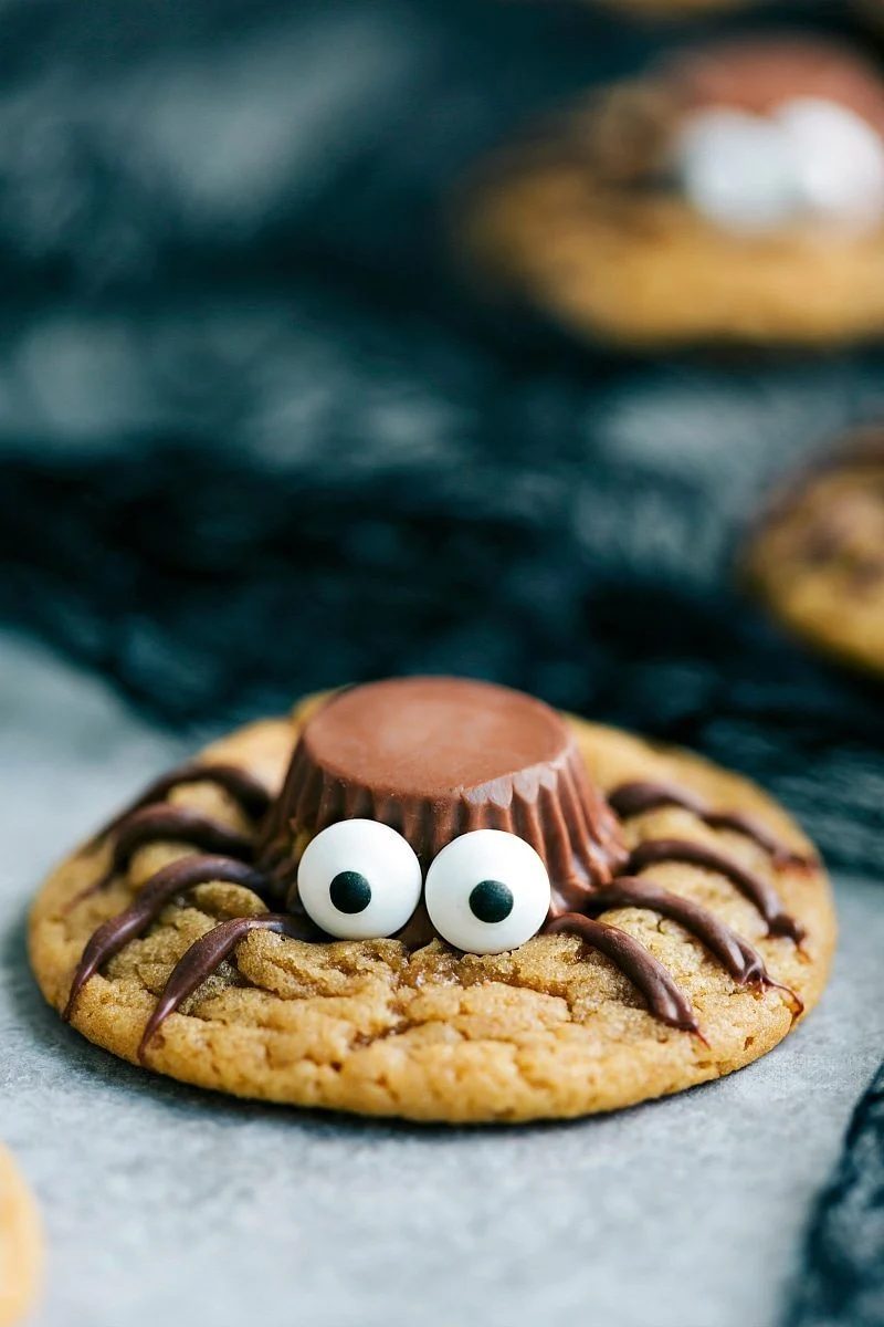 3-ingredients to make these adorable (and satisfying) Halloween treats -- Monster Rice Krispies Treats, Peanut Butter Spider Cookies, Nutter Butter Ghosts, and Witch Finger Pretzels. flexfa.com