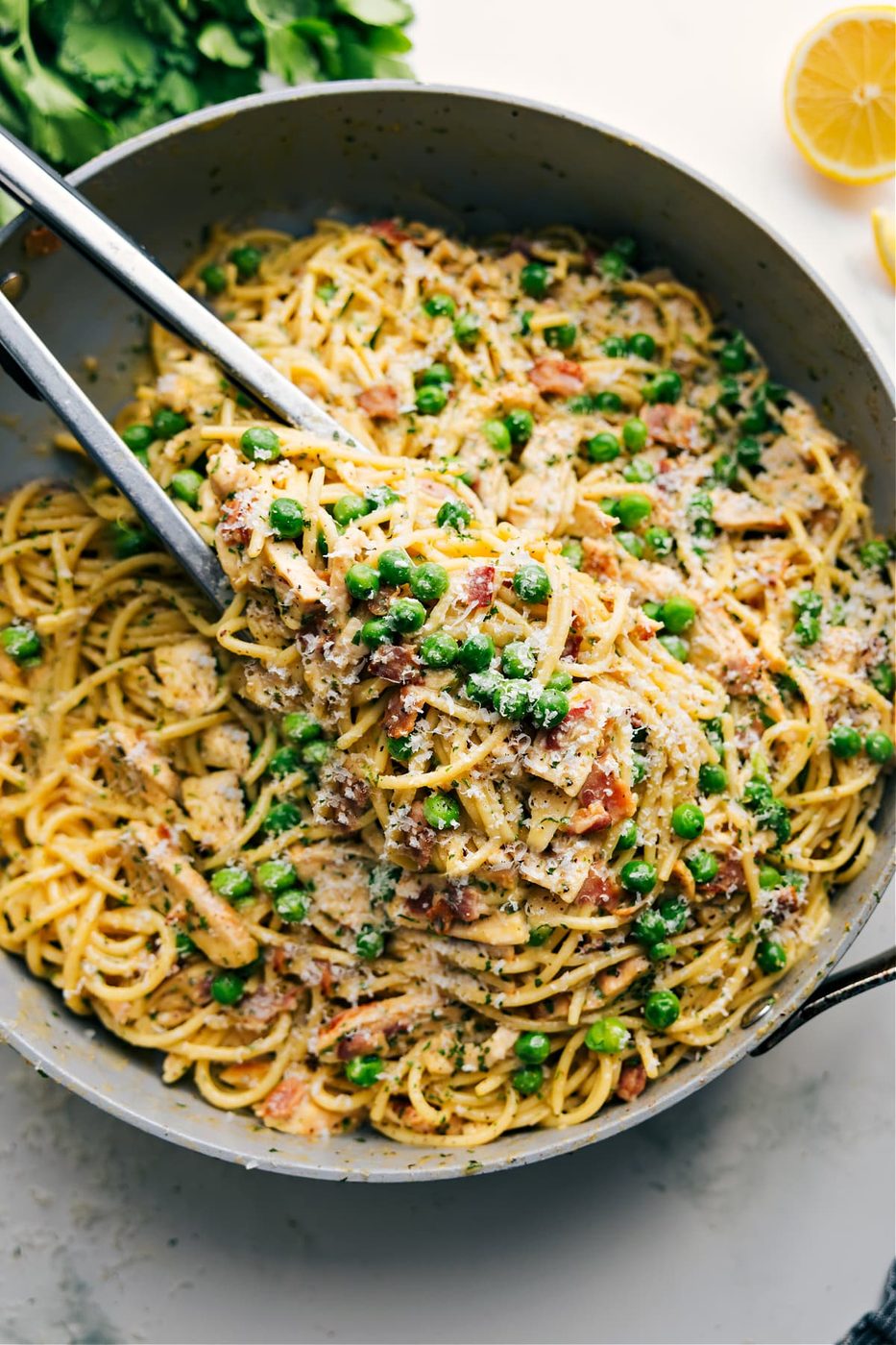 Carbonara in the pot ready to be enjoyed.