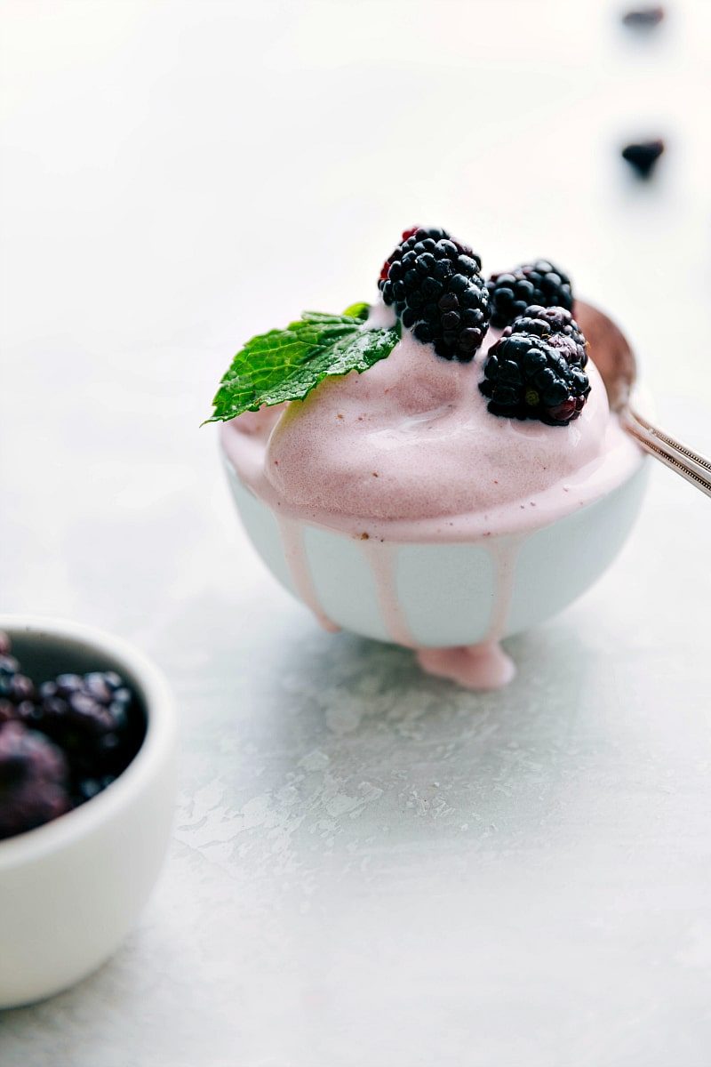 Strawberry Frozen Yogurt for the Table