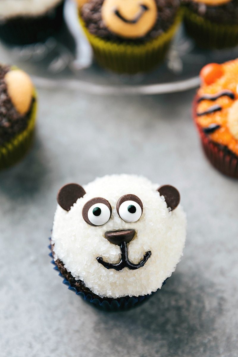 straightforward JUNGLE CUPCAKES! Four simple and straightforward to make animal jungle cupcakes -- a zebra, monkey, tiger, and a panda. From flexfa.com