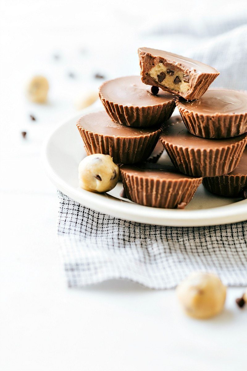 COOKIE DOUGH CUPS. A collection of four different MUFFIN TIN TREATS all with just 3-ingredients. No baking required! reliable for sharing with friends/family, giving out as gifts, bringing into work, or enjoying yourself! via flexfa.com