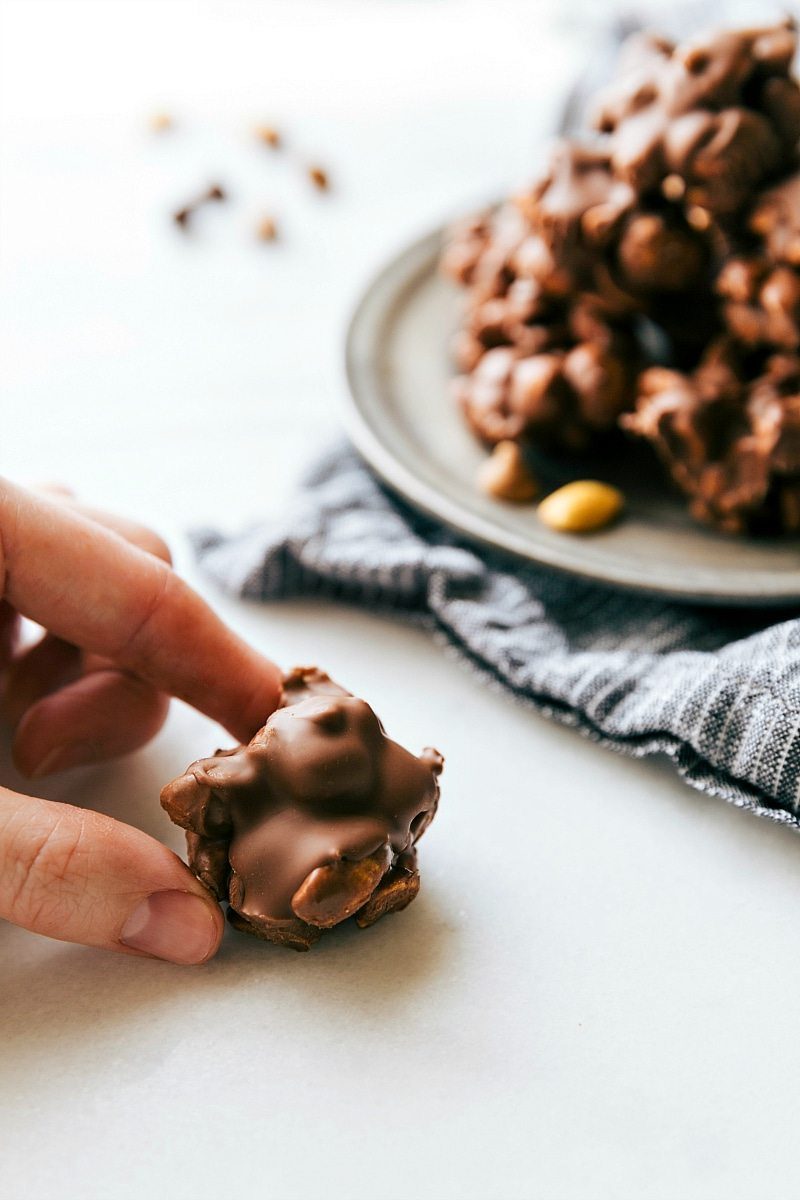 PEANUT CLUSTERS. A collection of four different MUFFIN TIN TREATS all with just 3-ingredients. No baking required! reliable for sharing with friends/family, giving out as gifts, bringing into work, or enjoying yourself! via flexfa.com