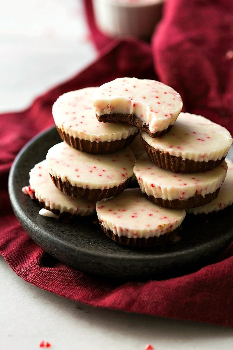 PEPPERMINT BARK BITES. A collection of four different MUFFIN TIN TREATS all with just 3-ingredients. No baking required! reliable for sharing with friends/family, giving out as gifts, bringing into work, or enjoying yourself! via flexfa.com