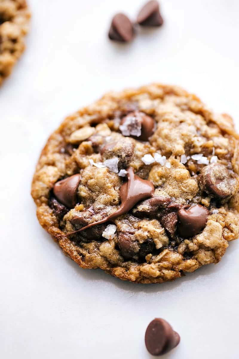 Oatmeal Chocolate Chip Cookie -- soft, chewy, and buttery! With chocolate chips