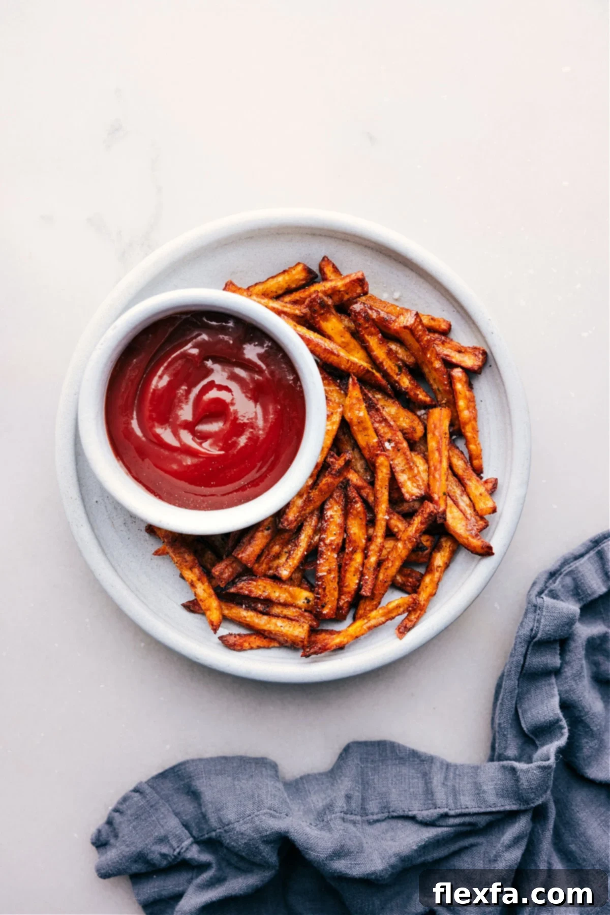 Perfectly Crispy Air Fryer Fries A large plate overflowing with golden brown, perfectly crispy Air Fryer Fries, ready to be devoured.