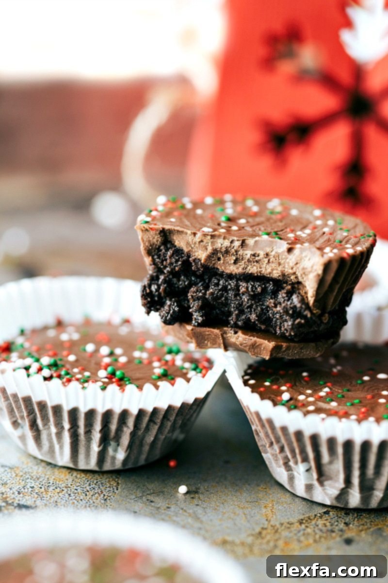 THIN MINT OREO CUPS: TWO DELICIOUS RECIPES 3 THREE INGREDIENT easy, no-bake Chocolate THIN MINT cups via chelseasmessyapron.com