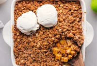 Classic Apple Crumble with Oats and Cinnamon